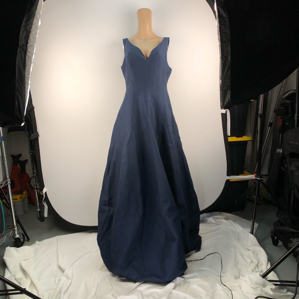 NEW Halston Heritage sleeveless structured gown